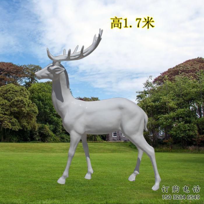 白色梅花鹿雕塑廠(chǎng)家，草地?cái)[放 不銹鋼梅花鹿雕塑小品