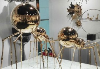 玄關蜘蛛雕塑廠家 創(chuàng)意仿真擺件 酒店賓館電鍍蜘蛛雕塑