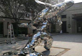 鏡面金魚(yú)雕塑廠家 現(xiàn)代幾何擺件 游樂(lè)場(chǎng)異形金魚(yú)雕塑