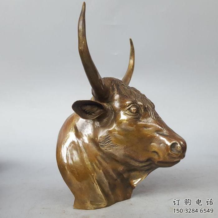 彩繪牛頭雕塑廠(chǎng)家 卡通噴漆小品 草地仿真牛頭雕塑