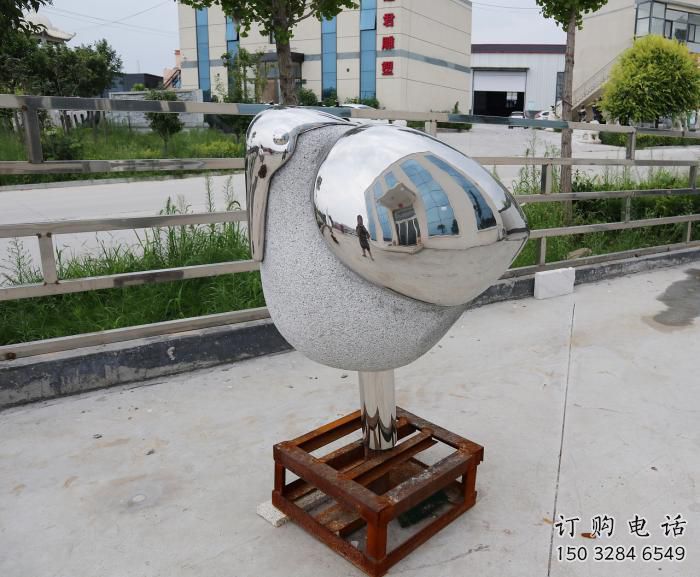 幼兒園小鳥雕塑廠家 卡通鏡面小品 室內(nèi)異形小鳥雕塑