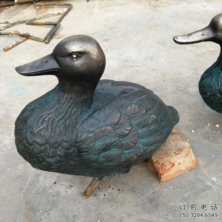 園林鴨子雕塑廠(chǎng)家 大型抽象擺件 街道仿古鴨子雕塑