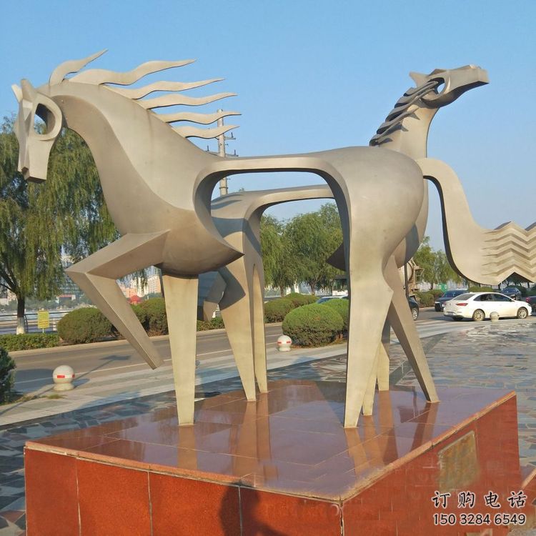 別墅區(qū)跑馬雕塑廠家 卡通噴漆小品 戶外鏤空跑馬雕塑