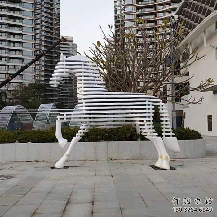 賓館跑馬雕塑廠家 歐式仿真小品 戶外噴漆跑馬雕塑