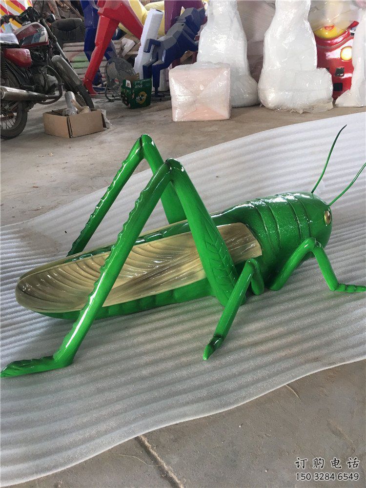 仿真蟈蟈雕塑廠(chǎng)家 大型抽象擺件 公園噴漆蟈蟈雕塑