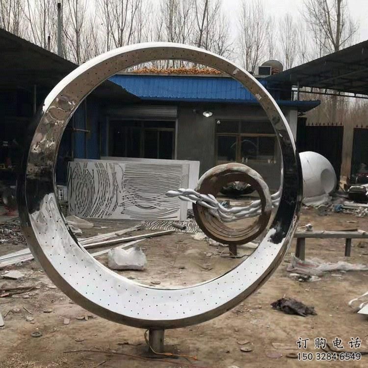 現(xiàn)代圓月雕塑廠家 大型別墅區(qū)擺件 鏡面不銹鋼圓月雕塑 現(xiàn)代圓月雕塑廠家 大型別墅區(qū)擺件 鏡面不銹鋼圓月雕塑