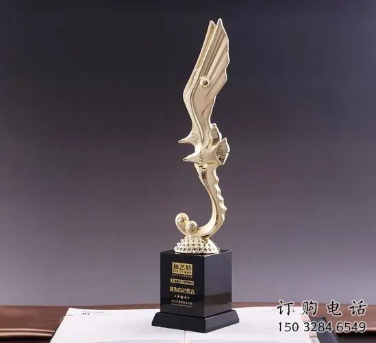 現(xiàn)代獎(jiǎng)杯雕塑廠家 大型別墅區(qū)擺件 戶外不銹鋼獎(jiǎng)杯雕塑廠