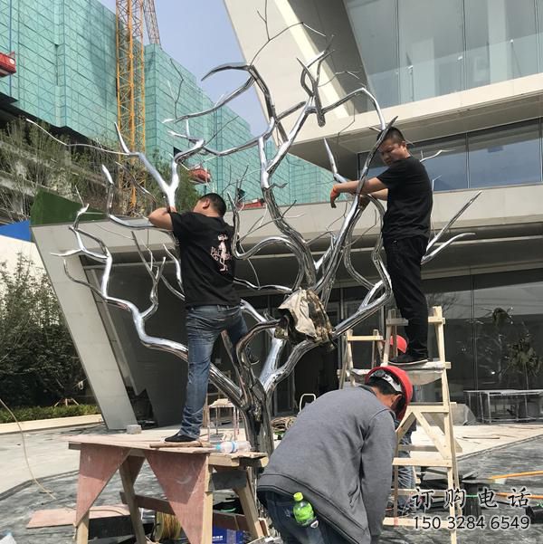 鏡面枯樹雕塑廠家 現代大型擺件 創(chuàng)意不銹鋼枯樹雕塑廠