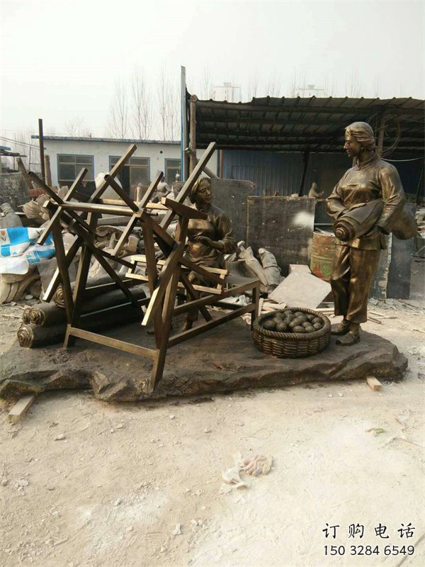 大型女工雕塑廠家  仿古烤漆小品  公園創(chuàng)意女工雕塑