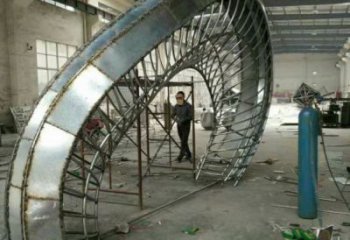 鏤空半圓門頭雕塑，不銹鋼結構大門雕塑制作