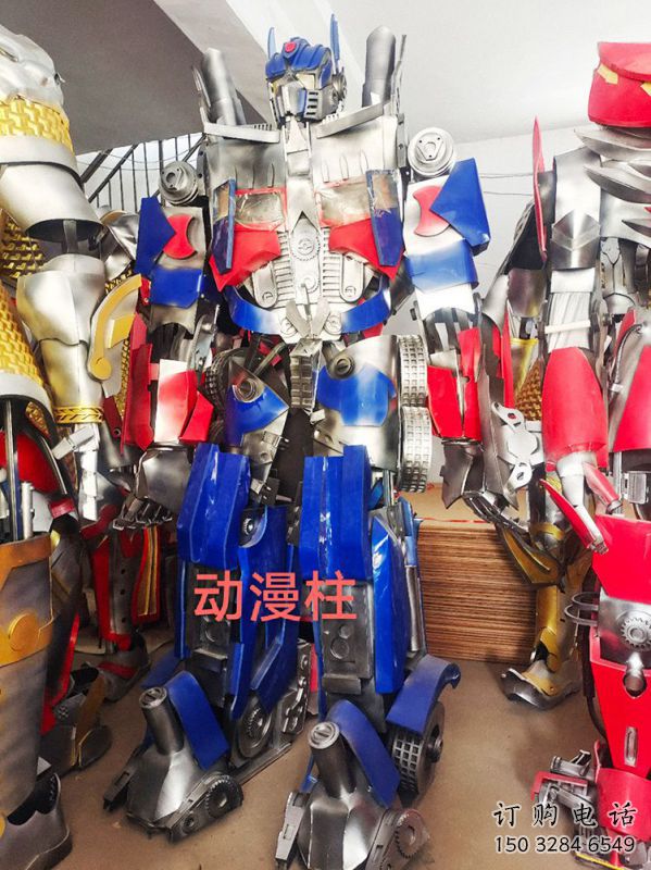 動(dòng)漫版機(jī)甲擎天柱雕塑
