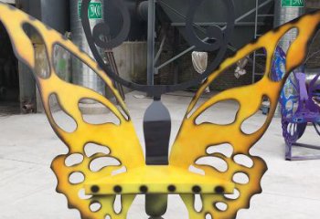 蝴蝶坐凳雕塑，鏤空烤漆工藝，不銹鋼坐凳雕塑廠