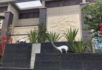 廣場(chǎng)恐龍雕塑供需，廣場(chǎng)雕塑，景觀鏡面恐龍雕塑定制