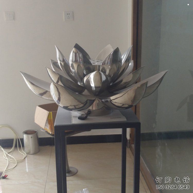 大型荷花雕塑常用，戶(hù)外擺放，鏡面荷花雕塑廠家展示