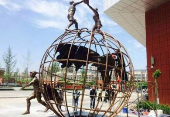 地球儀雕塑供應(yīng)，地標(biāo)擺件，地球儀人物雕塑制造廠家