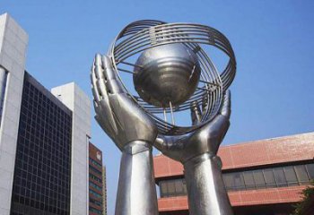 地球儀雕塑定做，小區(qū)擺件，鏡面手托地球儀雕塑制作