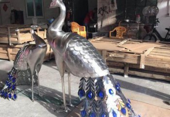 制作藝術(shù)孔雀雕塑廠家，鏡面工藝，不銹鋼孔雀雕塑預(yù)定