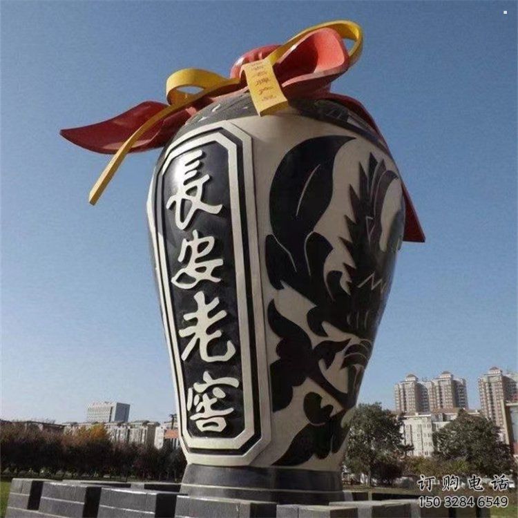 酒瓶雕塑制作廠家，城市雕塑，景觀玻璃鋼酒瓶雕塑專供