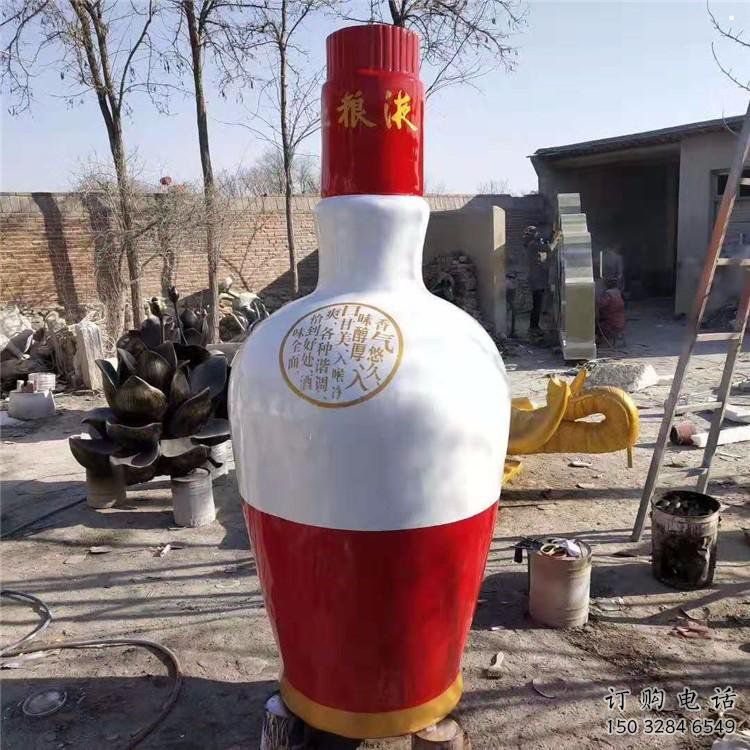 酒瓶雕塑生產(chǎn)，藝術(shù)雕塑，各類玻璃鋼酒瓶雕塑定制