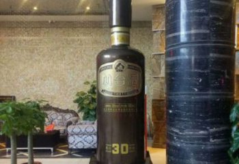 酒瓶雕塑制造商，酒店擺件，軟裝玻璃鋼酒瓶雕塑定制