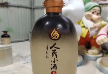 酒瓶雕塑服務(wù)商，美陳雕塑，玻璃鋼酒瓶雕塑精選