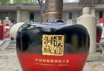 洋酒瓶雕塑點(diǎn)擊，景觀雕塑，別墅玻璃鋼洋酒瓶雕塑供求