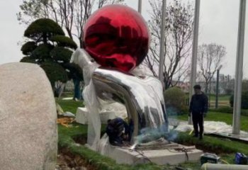 火球雕塑定制，景觀雕塑，廣場手托火球雕塑廠家
