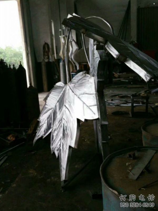 楓葉雕塑供應，花園小品，不銹鋼仿真楓葉雕塑廠家
