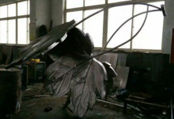 楓葉雕塑服務商，噴泉雕塑，不銹鋼楓葉雕塑訂做廠家