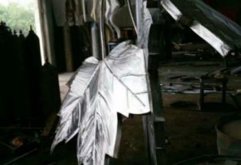 楓葉雕塑供應，花園小品，不銹鋼仿真楓葉雕塑廠家