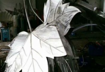楓葉雕塑觀賞型，街景小品，金屬楓葉雕塑主題常用
