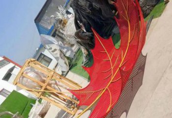 制造鏤空楓葉雕塑，地標(biāo)擺件，烤漆鐵藝楓葉雕塑廠家