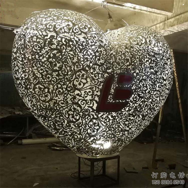 鏤空心形雕塑，燈光配置結(jié)構(gòu)，不銹鋼燈光心形雕塑廠家