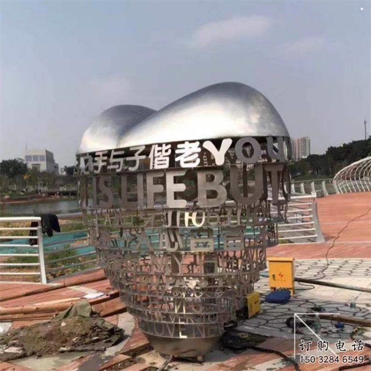 心形球雕塑觀賞型，街景小品，不銹鋼心形球雕塑常用