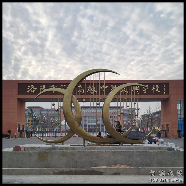 鏤空月亮雕塑制造商，校園雕塑，月亮水簾雕塑供給