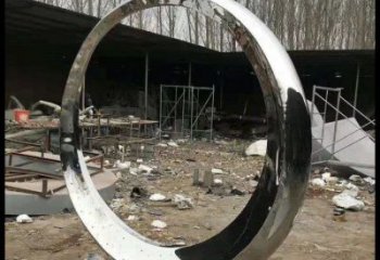 月牙雕塑選用，小區(qū)擺件，大型鏤空月牙雕塑公司