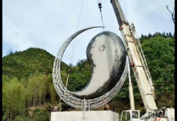 大型月亮雕塑，鍍銅景觀雕塑，鏡面工藝