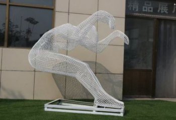 戶外鏤空體育雕塑通用，運動員雕塑，鐵藝人物雕塑供應(yīng)