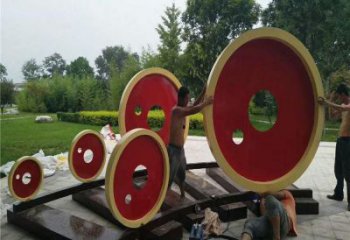 車輪雕塑精品，白鋼構(gòu)件，別墅車輪雕塑供求
