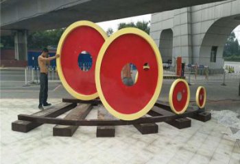 景區(qū)車輪雕塑供給，美陳雕塑，大型車輪雕塑供求