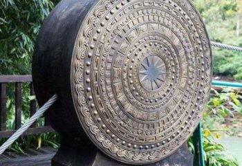 銅鼓雕塑預(yù)定，小區(qū)擺件，銅鼓雕塑主題精品
