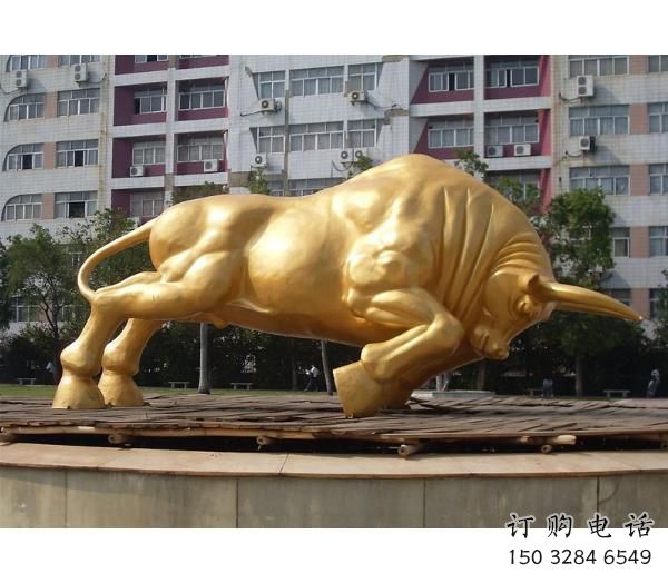 深圳風(fēng)景區(qū)開(kāi)荒牛雕塑