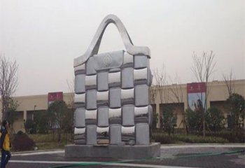 丹東景觀背包雕塑優(yōu)選，陸地擺件，園林不銹鋼背包雕塑供應