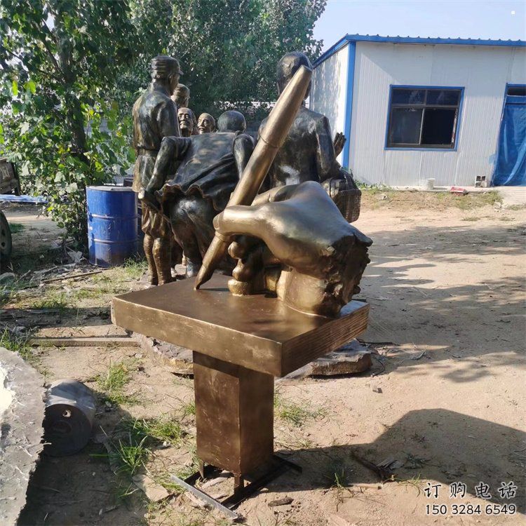 未央手握鋼筆雕塑，街道標(biāo)識(shí)，玻璃鋼手握鋼筆雕塑廠(chǎng)家